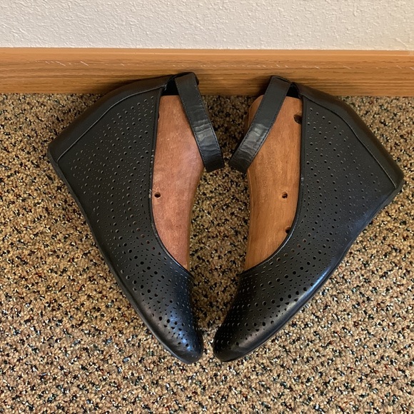 Jeffrey Campbell Black Wedge Cirque Cut-Out Ankle Strap Heels, size 8 - Picture 5 of 11